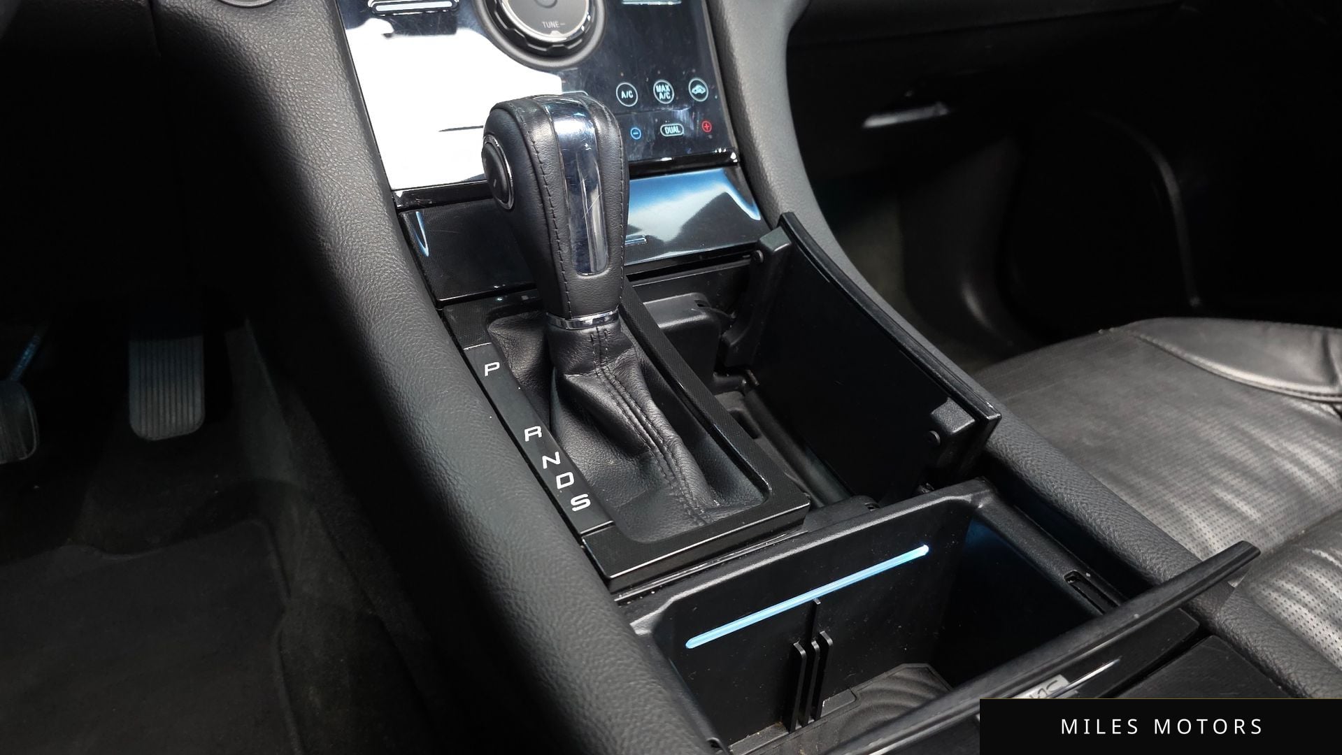 Ford Taurus 2015 — миниатюра 12