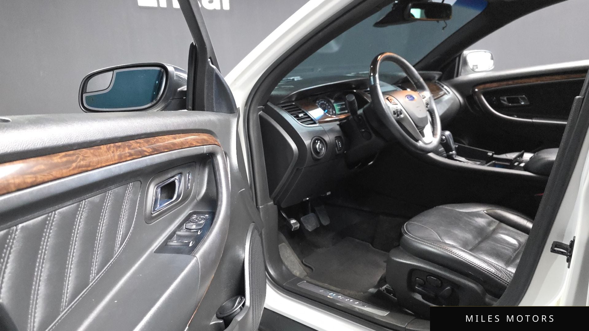 Ford Taurus 2015 — миниатюра 13