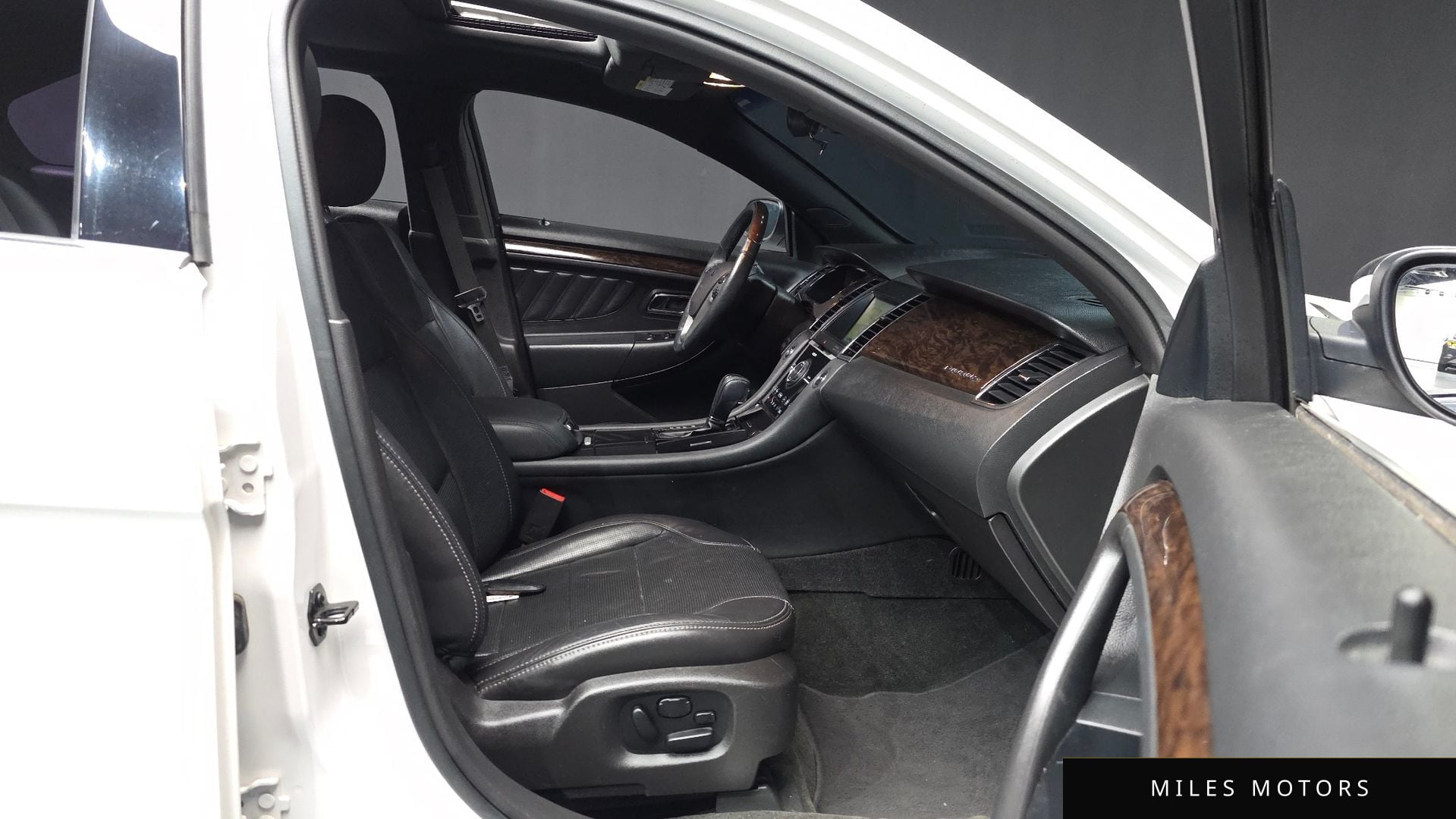 Ford Taurus 2015 — миниатюра 17