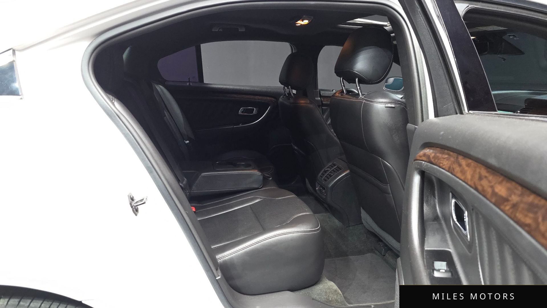 Ford Taurus 2015 — миниатюра 18