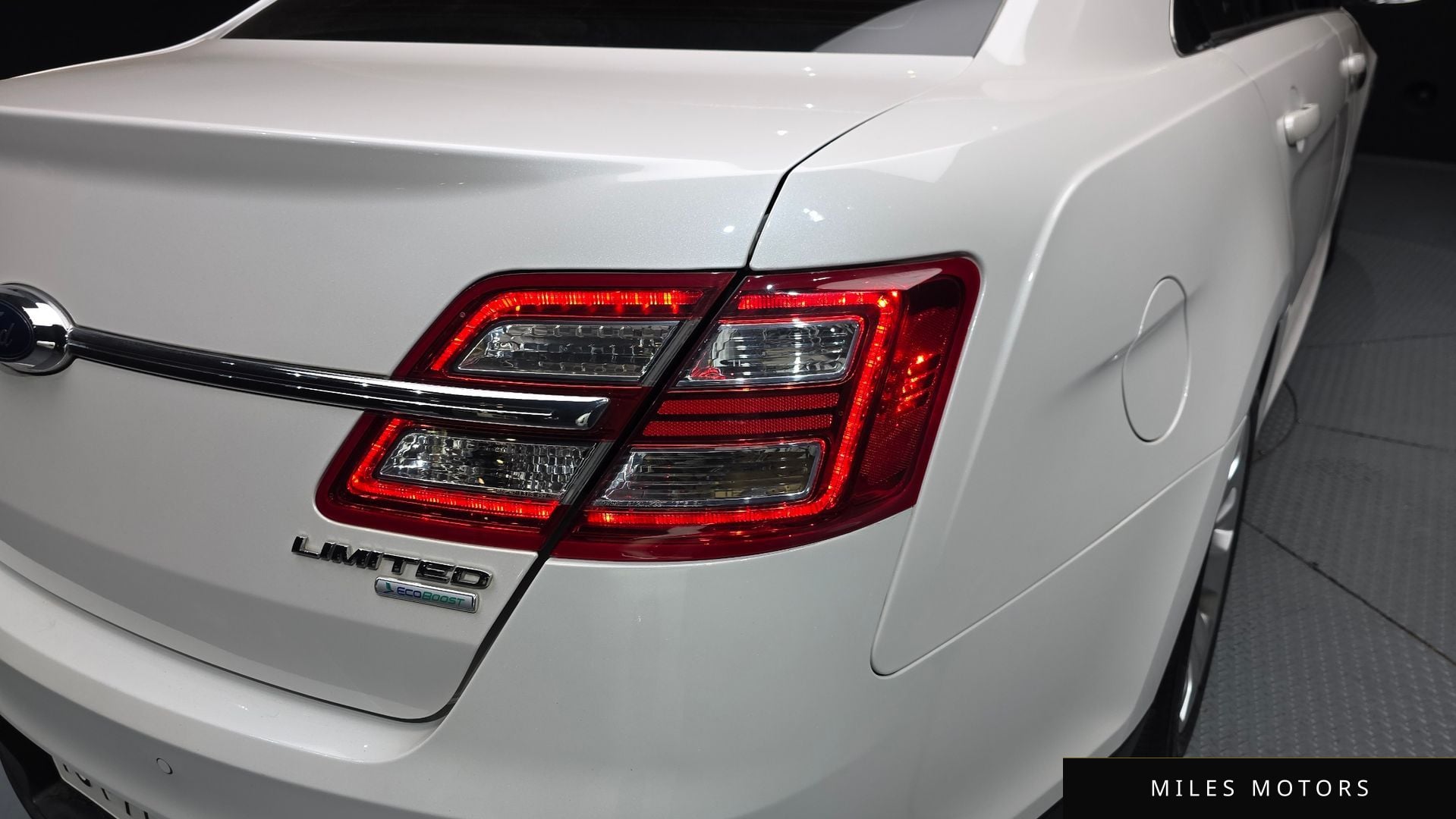 Ford Taurus 2015 — миниатюра 9