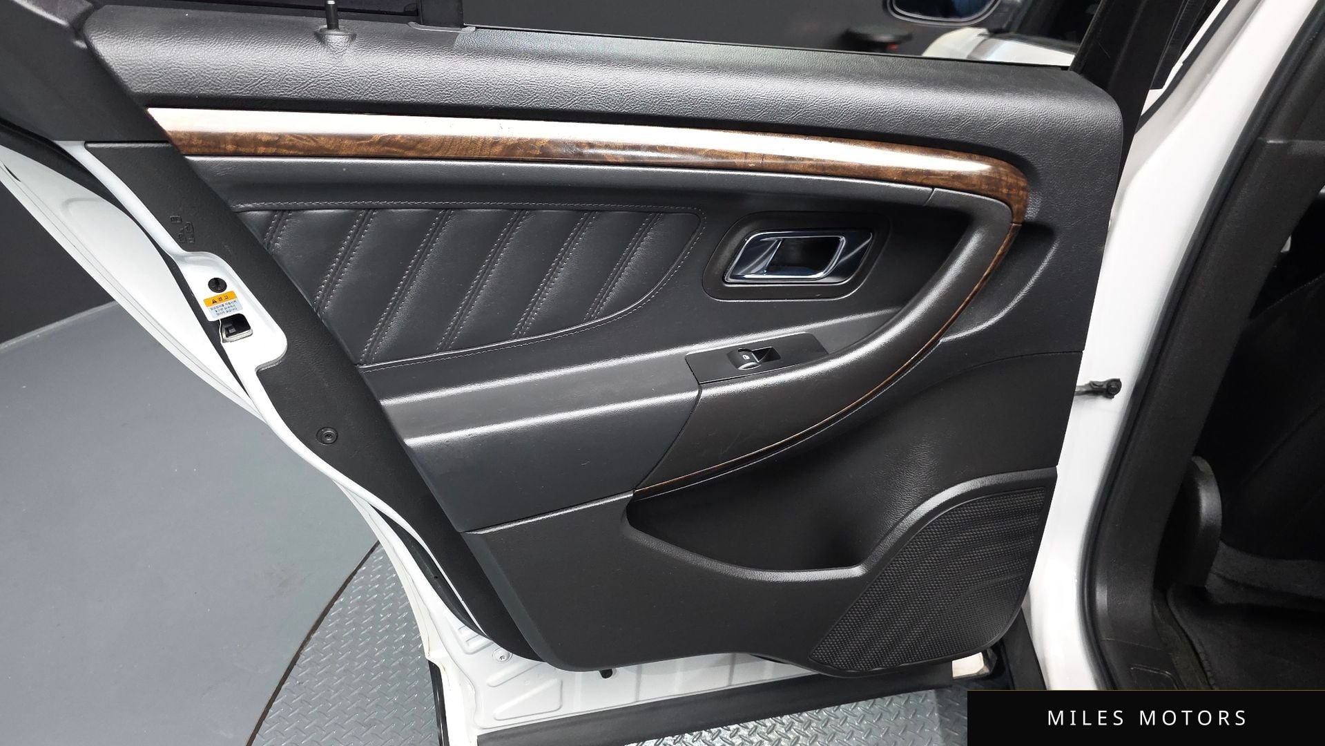 Ford Taurus 2015 — миниатюра 15