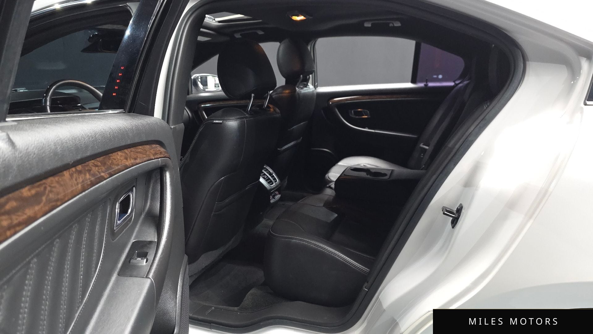 Ford Taurus 2015 — миниатюра 16
