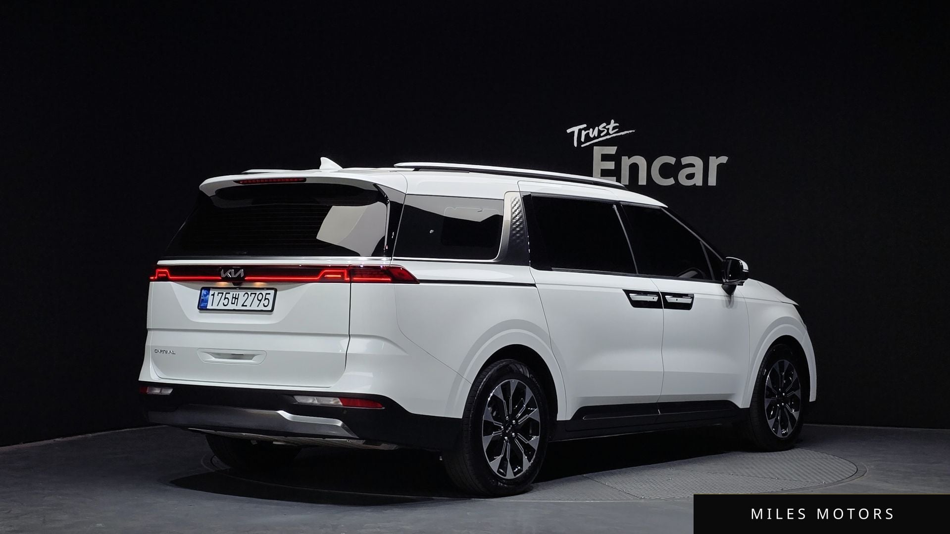 Kia Carnival 2023 — миниатюра 2