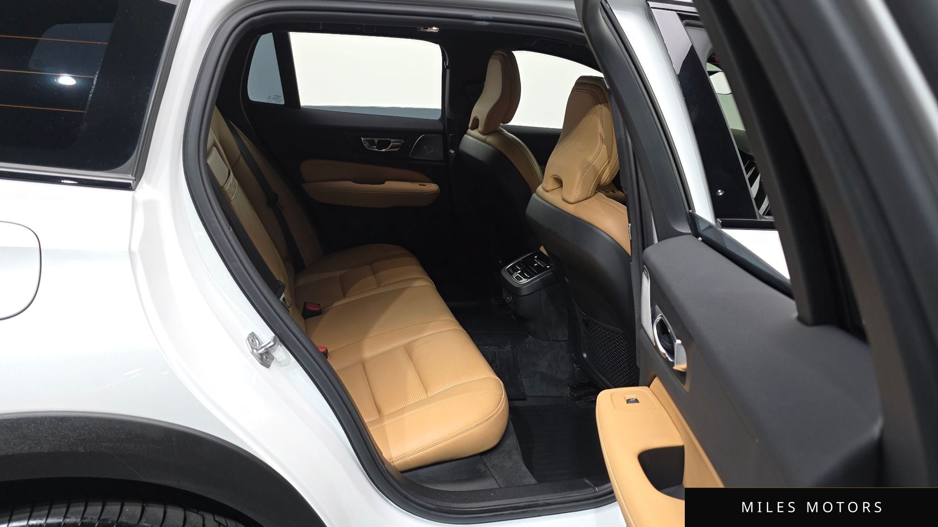 Volvo V60 크로스컨트리 2021 — миниатюра 18