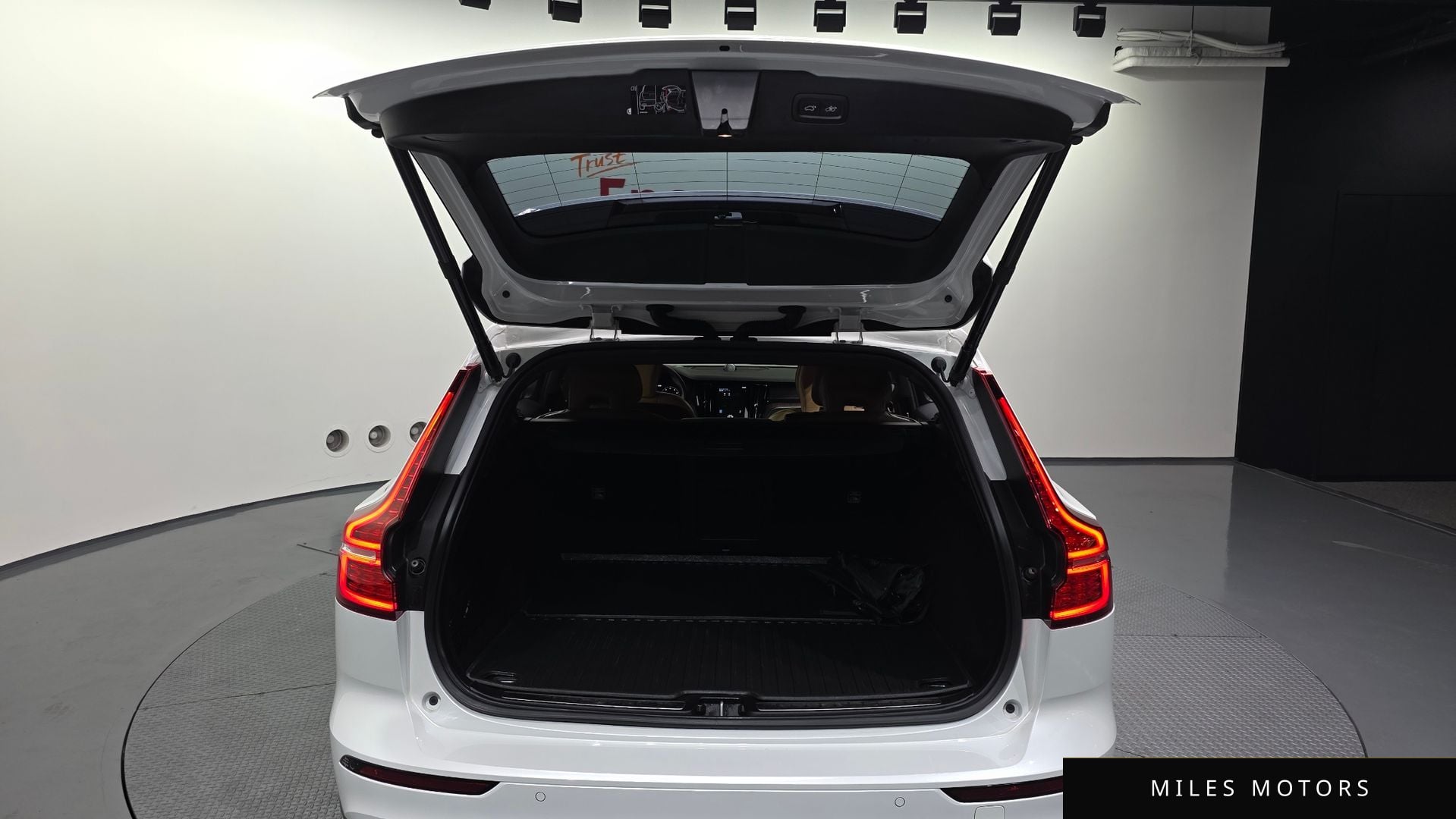 Volvo V60 크로스컨트리 2021 — миниатюра 26