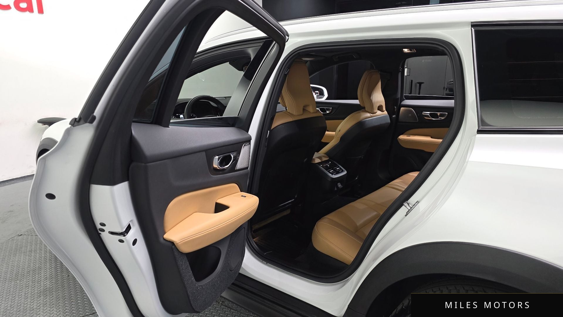 Volvo V60 크로스컨트리 2021 — миниатюра 16