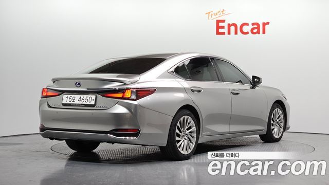 Лексус ES300h 2019 — миниатюра 2