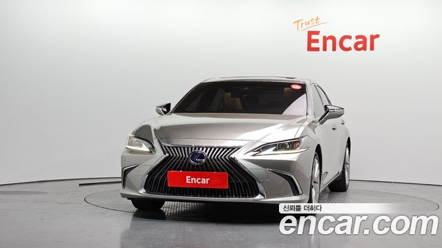 Лексус ES300h 2019 — миниатюра 3