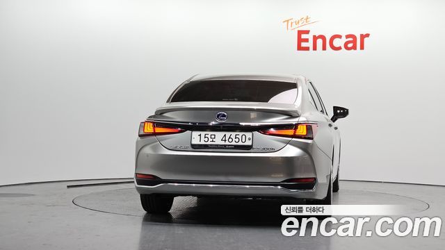 Лексус ES300h 2019 — миниатюра 4