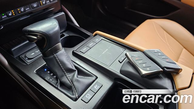 Лексус ES300h 2019 — миниатюра 9