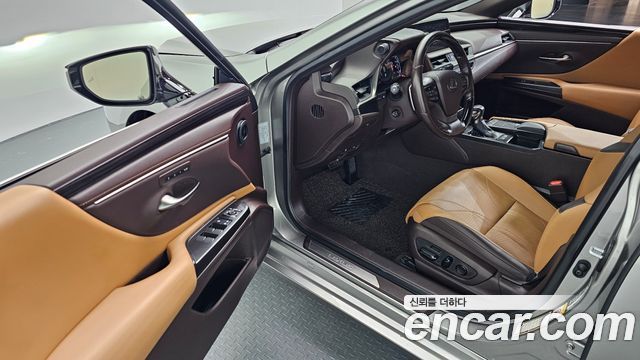 Лексус ES300h 2019 — миниатюра 10