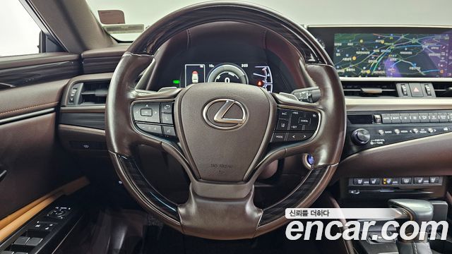 Лексус ES300h 2019 — миниатюра 14