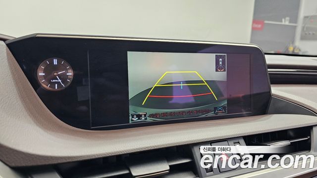 Лексус ES300h 2019 — миниатюра 15