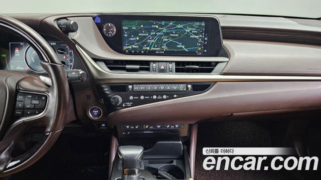 Лексус ES300h 2019 — миниатюра 16