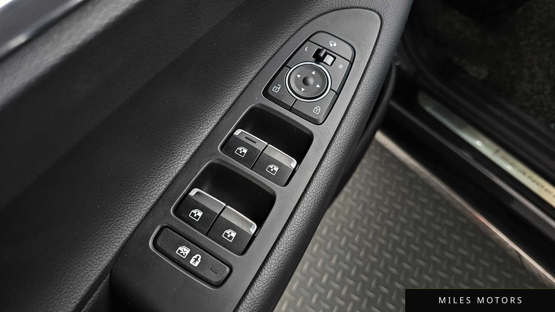 Hyundai 뉴 그랜저 IG 하이브리드 2022 — миниатюра 28