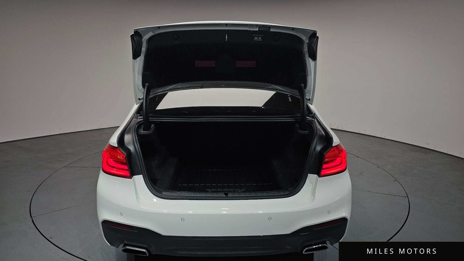 BMW 5시리즈 (G30) 2018 — миниатюра 33