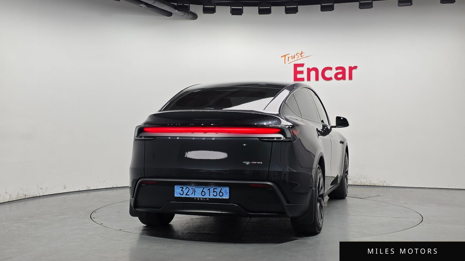 Tesla Model Y 2025 — миниатюра 4