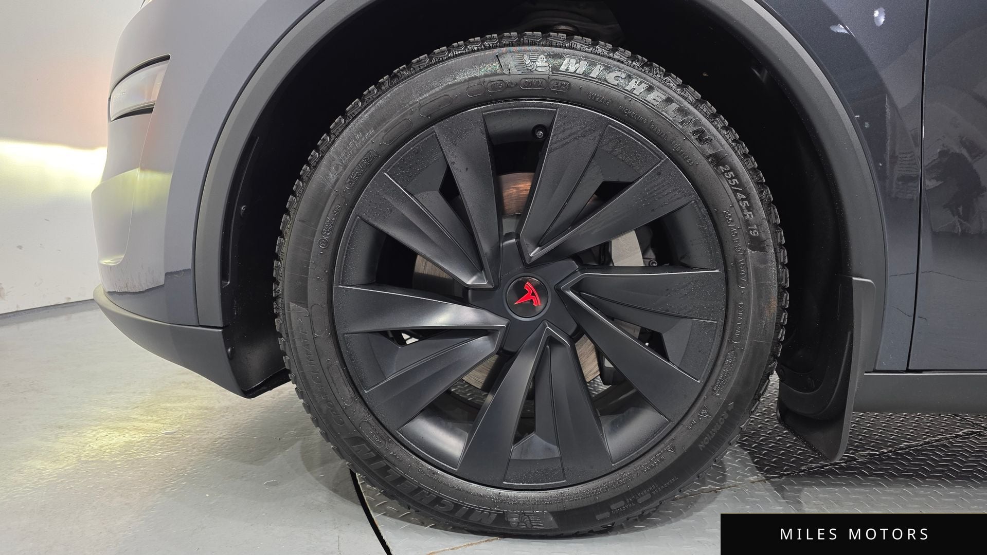 Tesla Model Y 2025 — миниатюра 5
