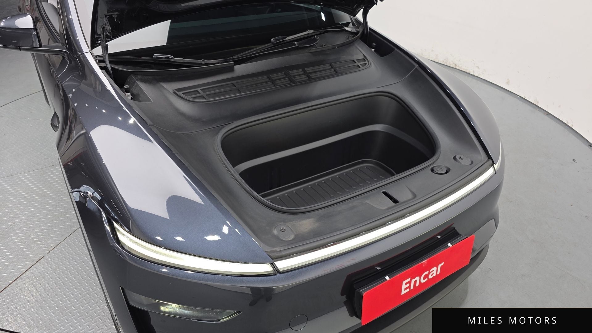 Tesla Model Y 2025 — миниатюра 6