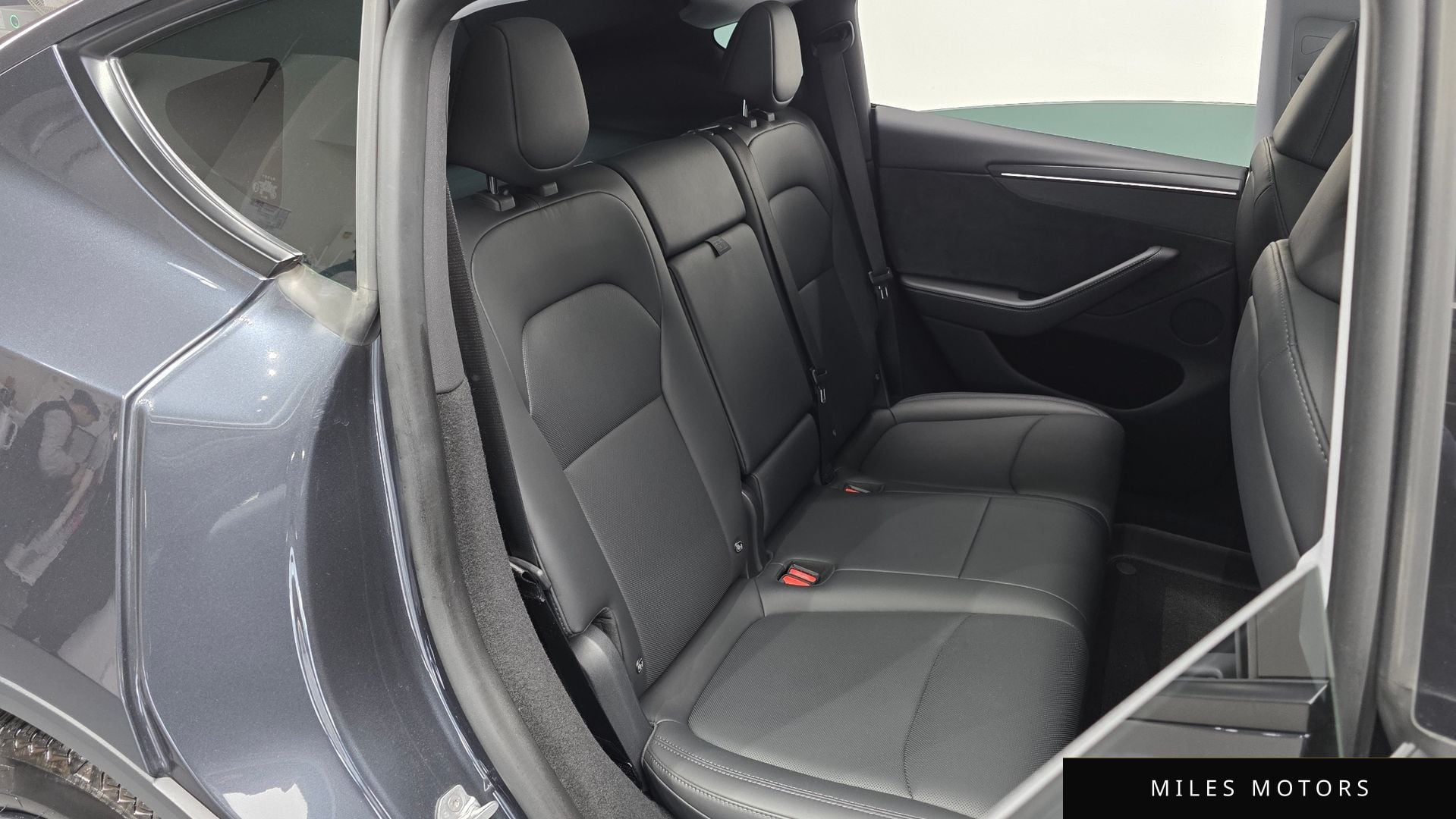 Tesla Model Y 2025 — миниатюра 11