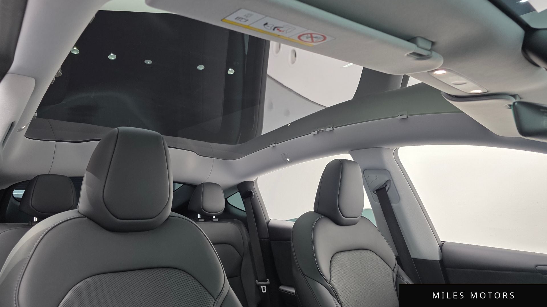 Tesla Model Y 2025 — миниатюра 13