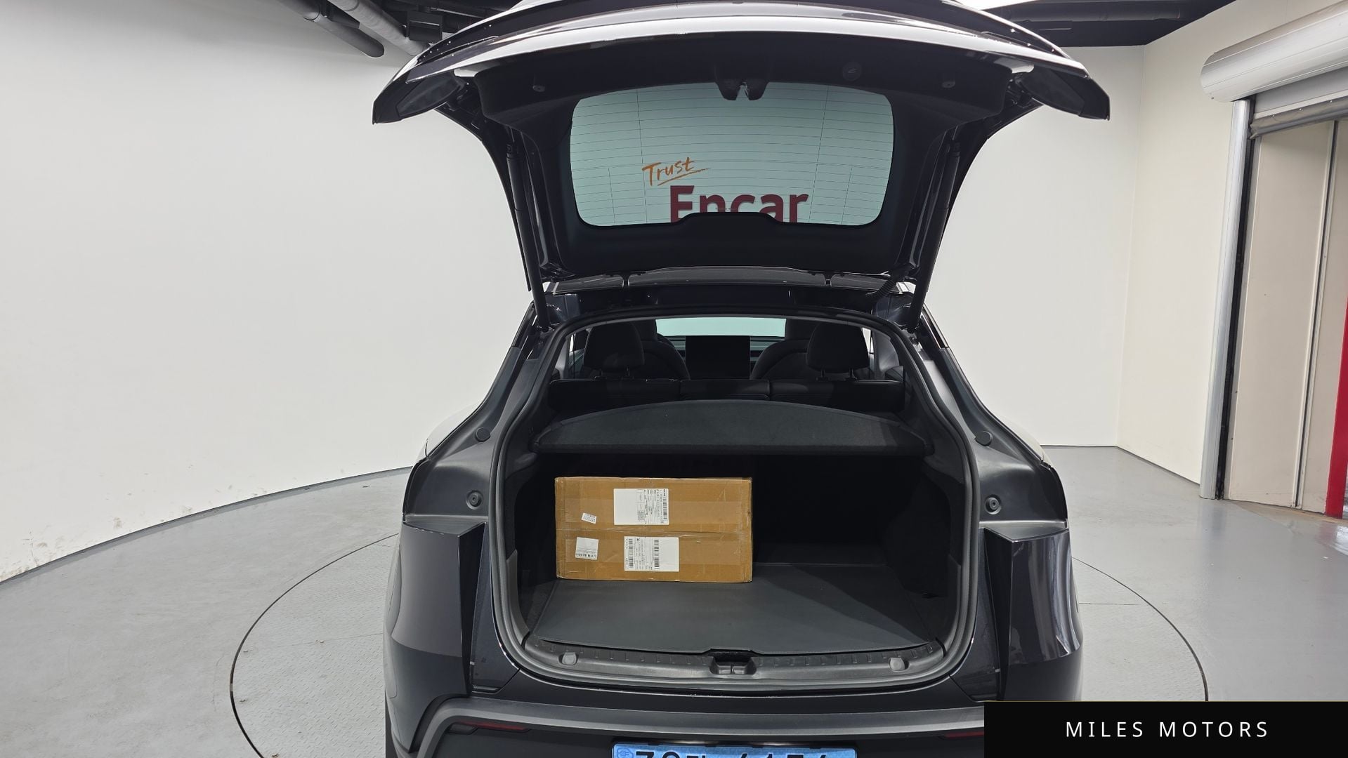 Tesla Model Y 2025 — миниатюра 20