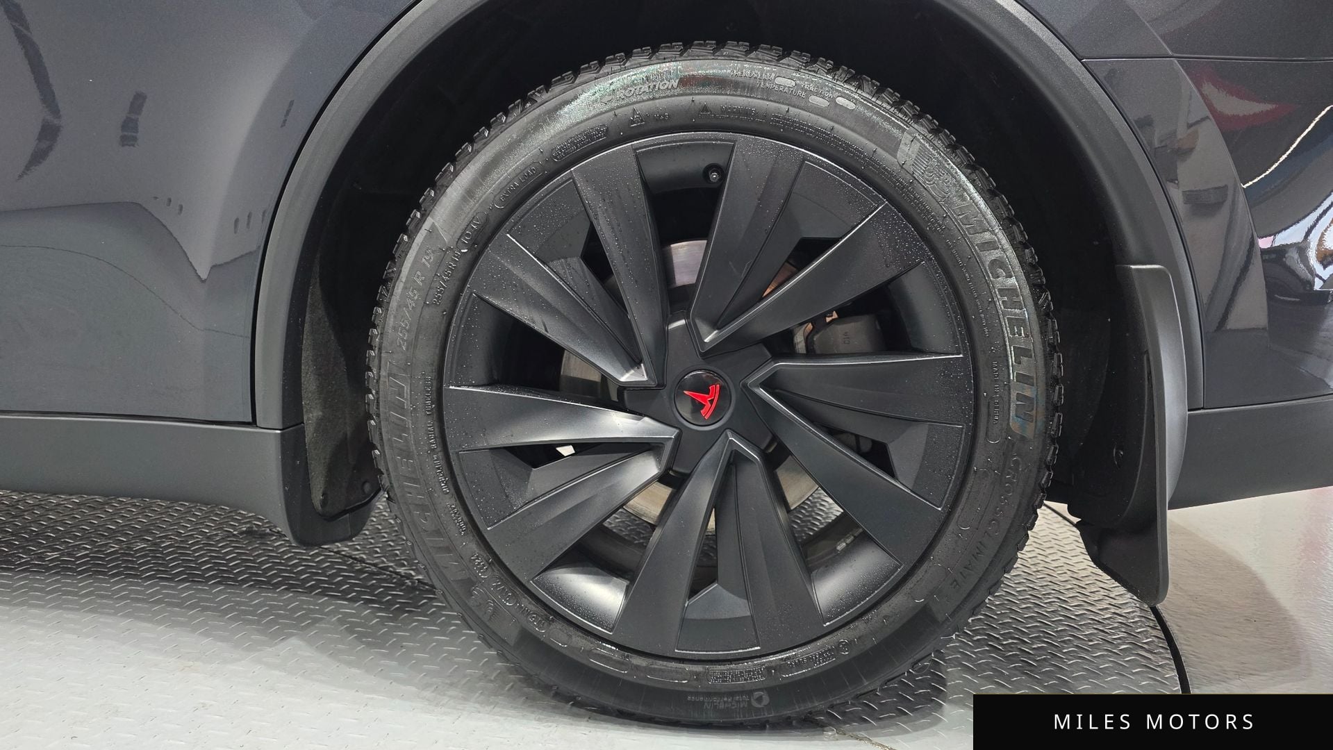 Tesla Model Y 2025 — миниатюра 7