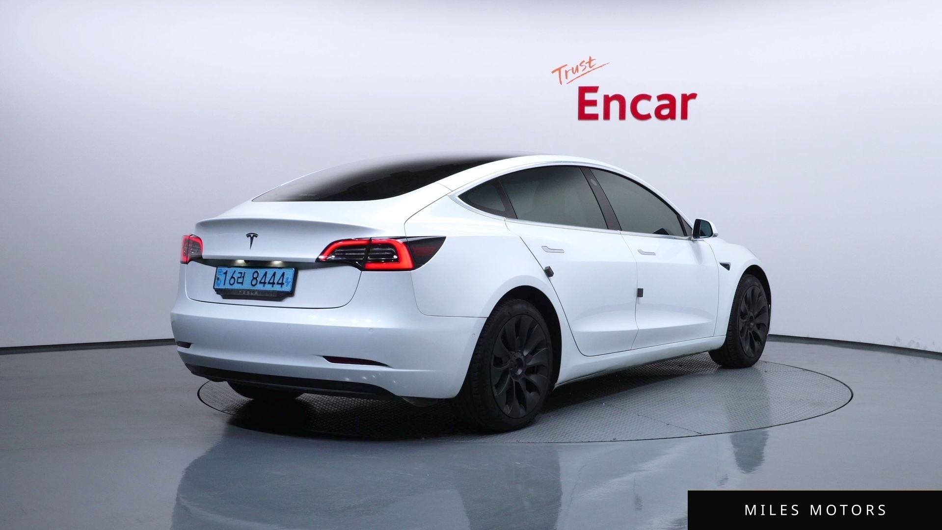 Tesla Model 3 2020 — миниатюра 2