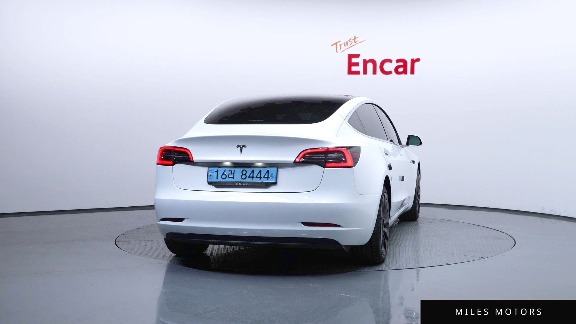 Tesla Model 3 2020 — миниатюра 4