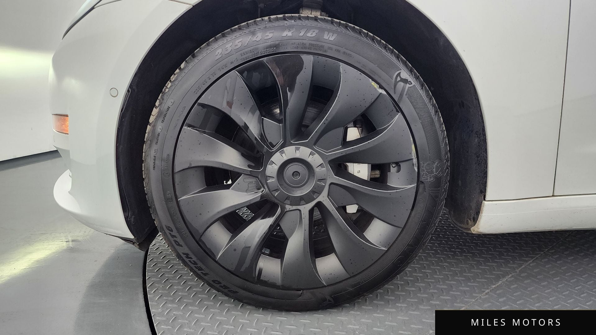 Tesla Model 3 2020 — миниатюра 5