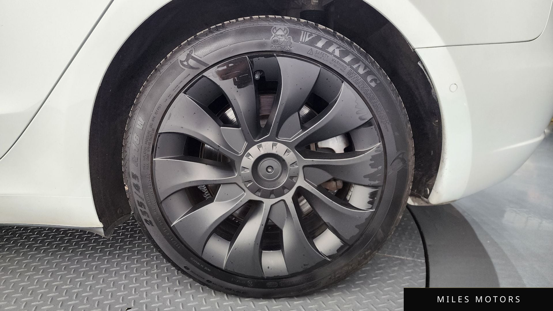 Tesla Model 3 2020 — миниатюра 7