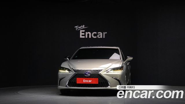Лексус ES300h 2019 — миниатюра 3