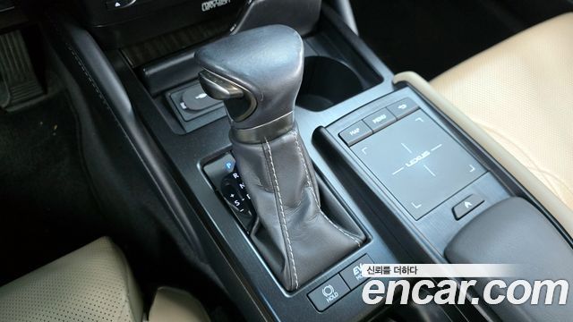 Лексус ES300h 2019 — миниатюра 9