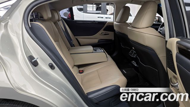 Лексус ES300h 2019 — миниатюра 12