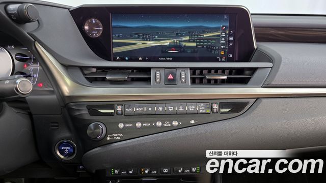 Лексус ES300h 2019 — миниатюра 14
