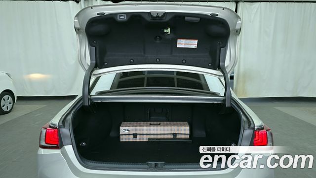 Лексус ES300h 2019 — миниатюра 20