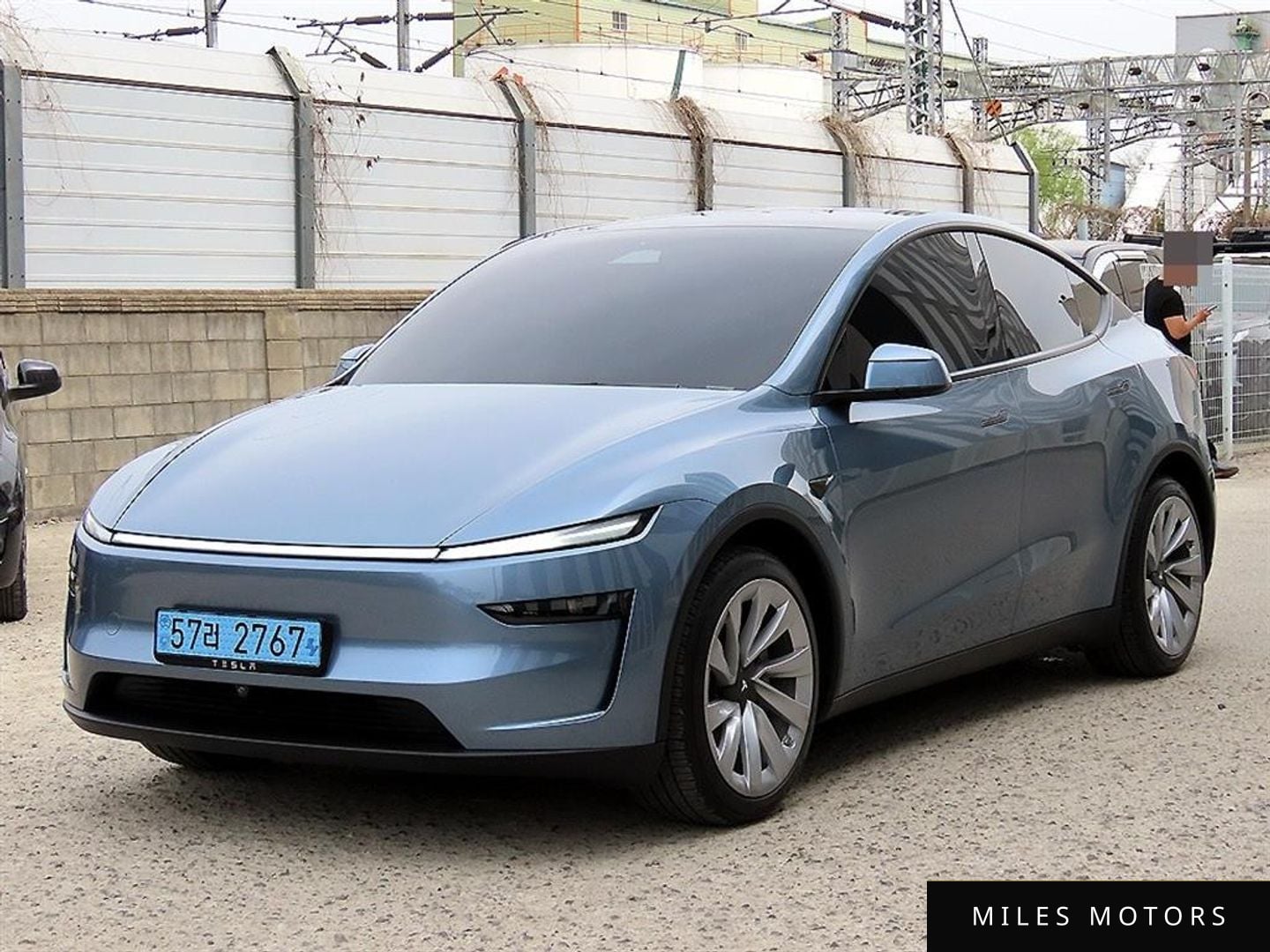 Tesla Model Y 2025 — миниатюра 2
