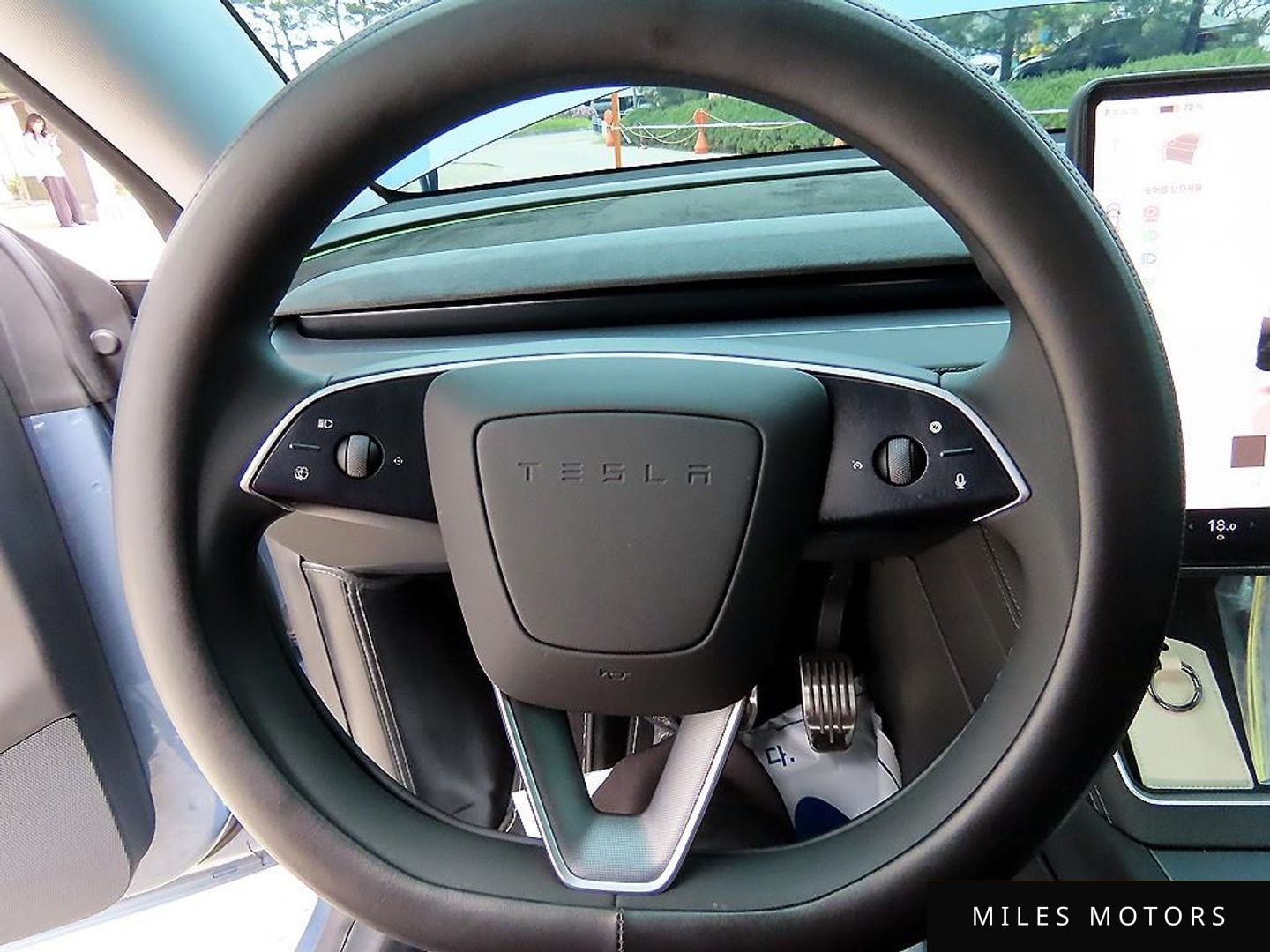 Tesla Model Y 2025 — миниатюра 8