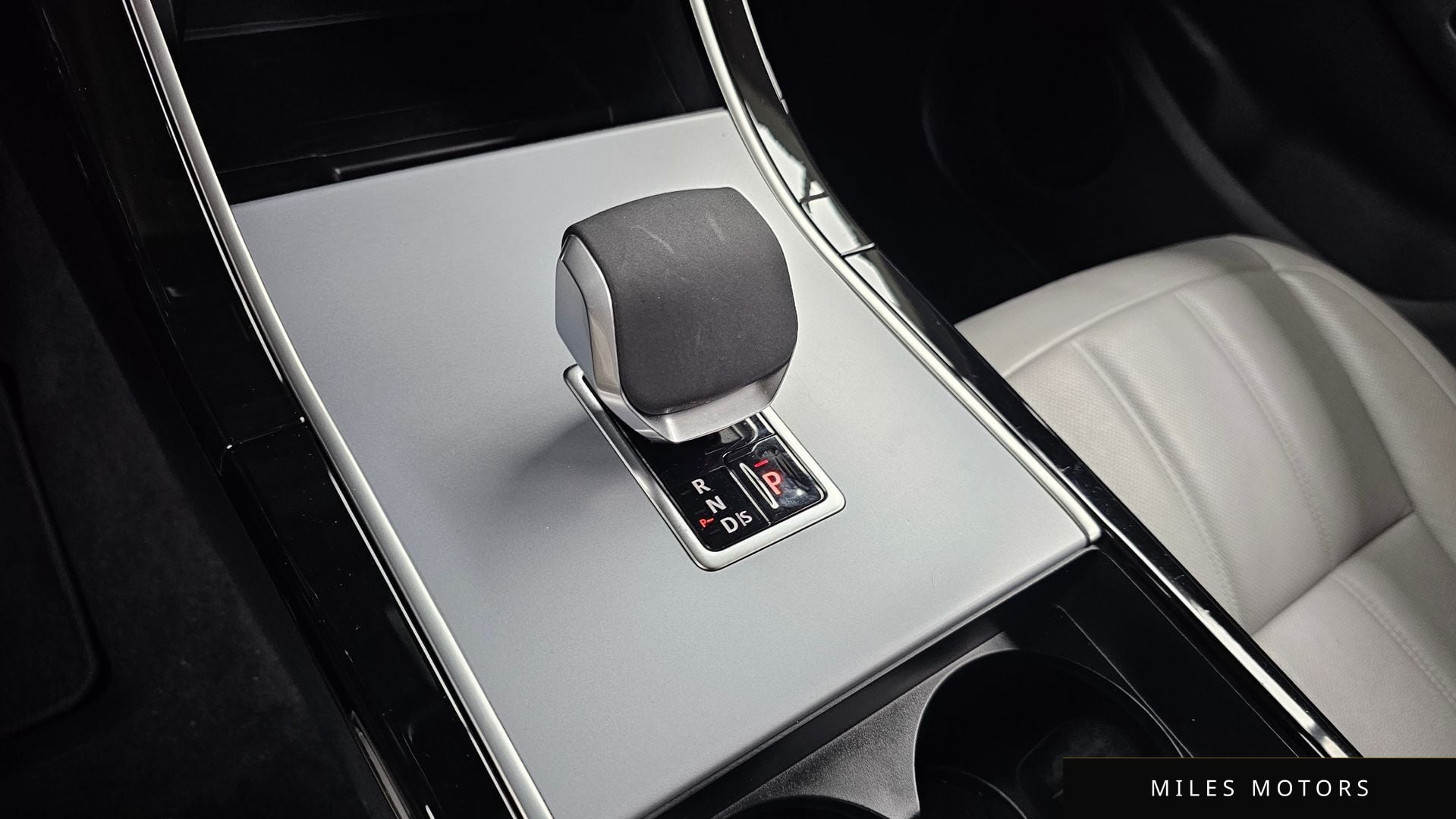 Land Rover Range Rover Evoque 2025 — миниатюра 9