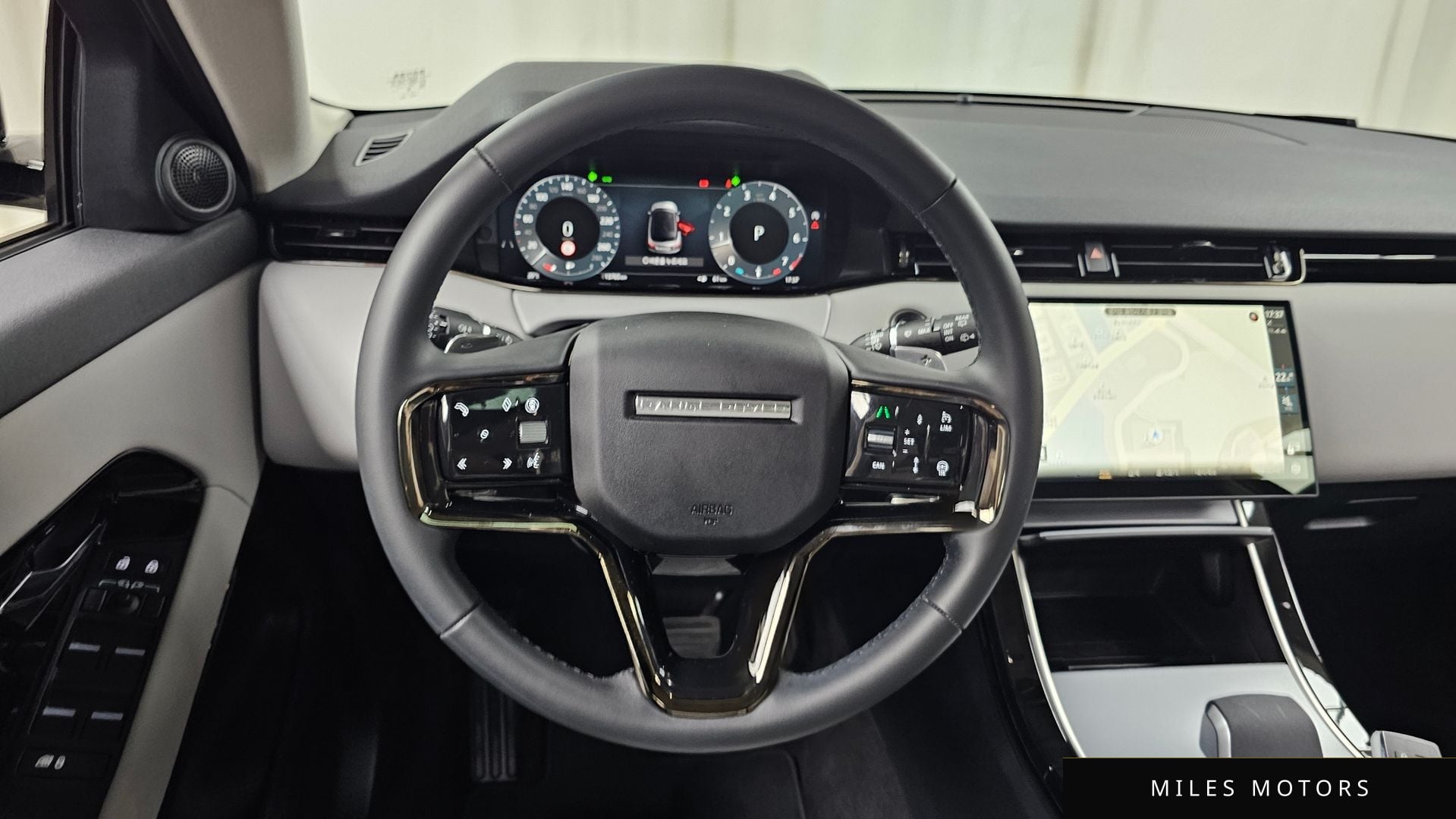 Land Rover Range Rover Evoque 2025 — миниатюра 12