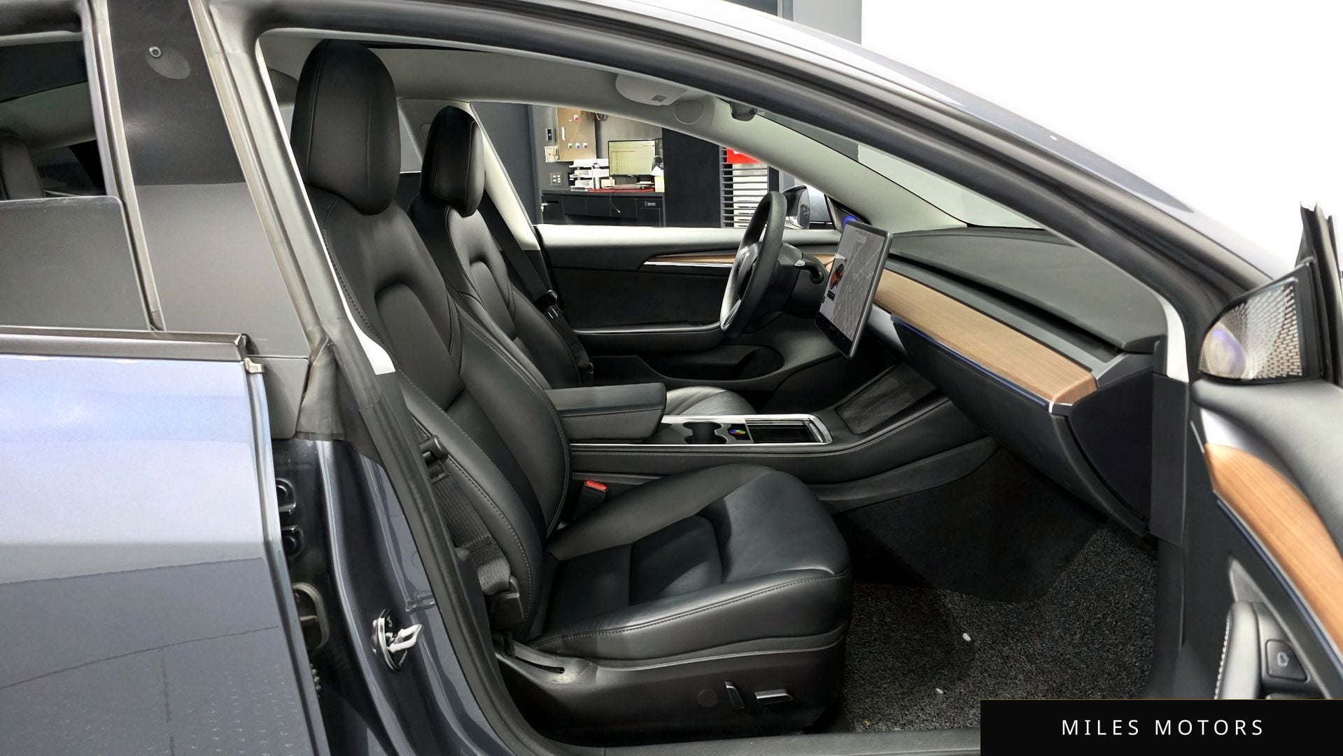 Tesla Model 3 2022 — миниатюра 11
