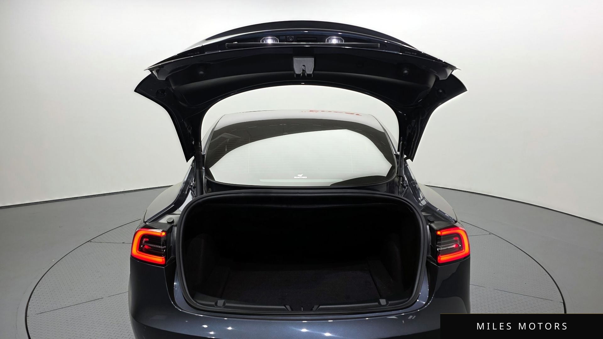 Tesla Model 3 2022 — миниатюра 20