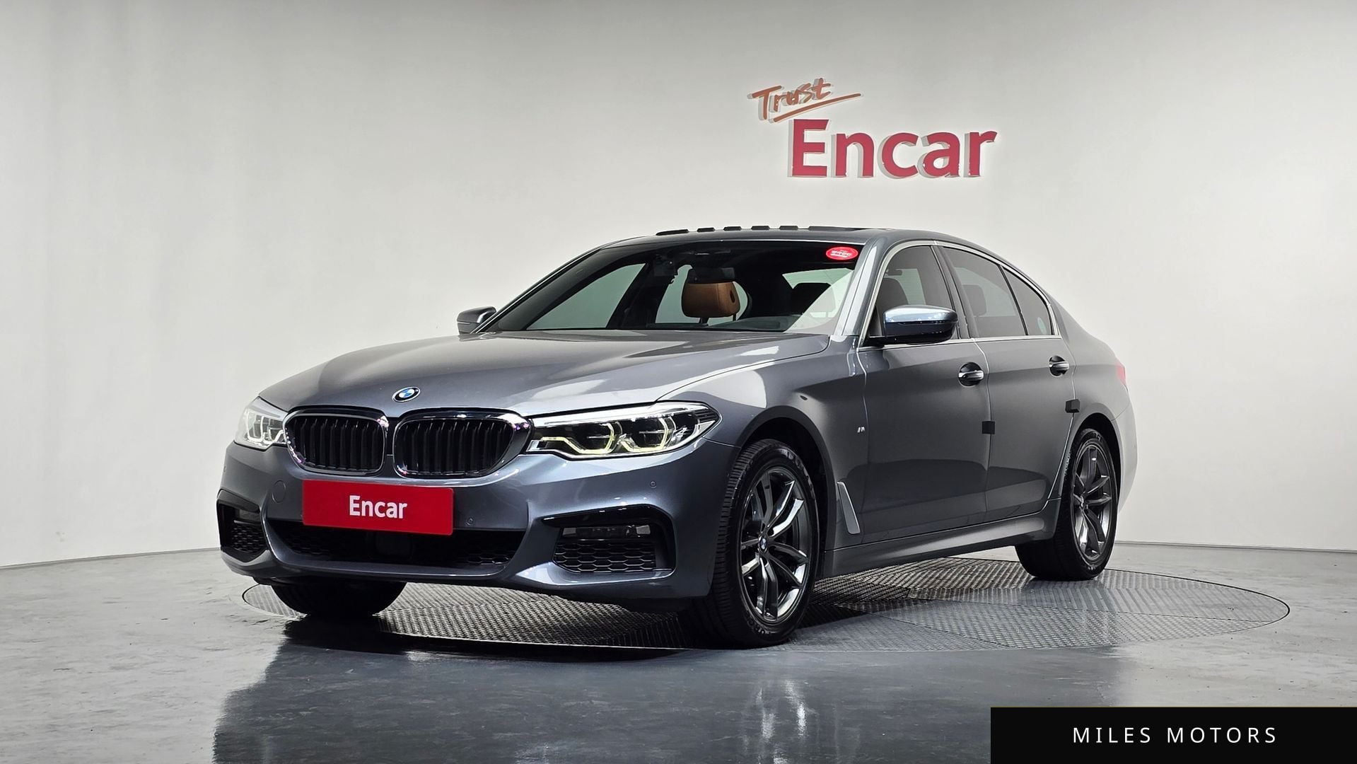 BMW 5 Series (G30) 2018 — фото 1 из 12