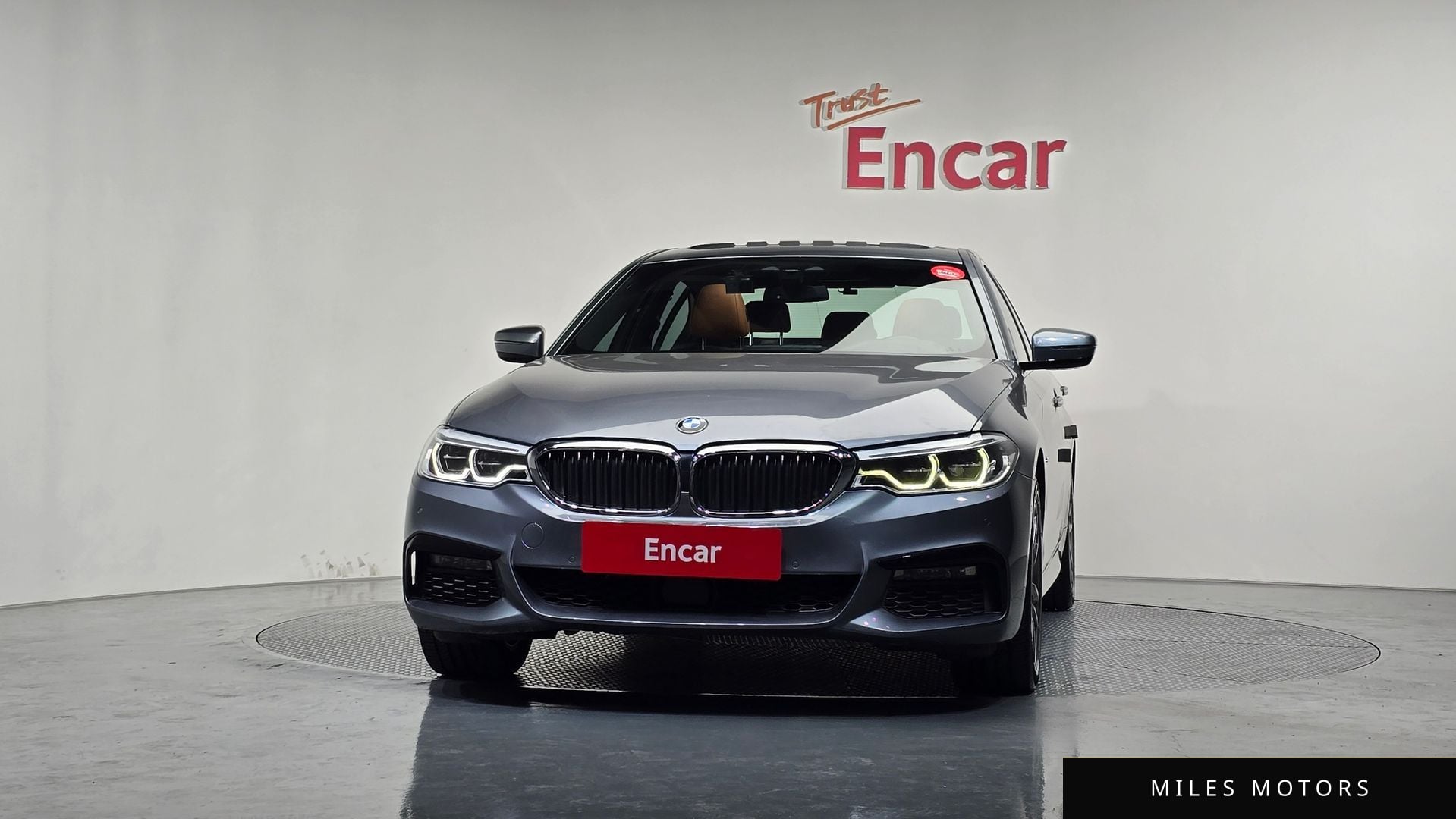 BMW 5 Series (G30) 2018 — миниатюра 3