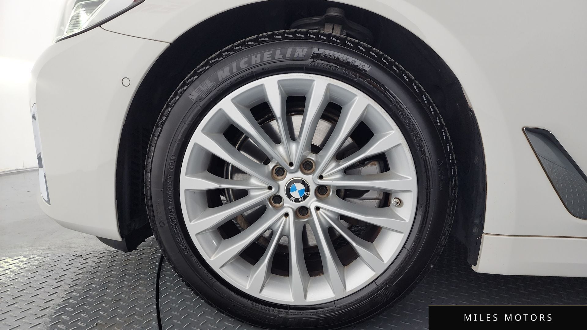 BMW 5 Series (G30) 2023 — миниатюра 5
