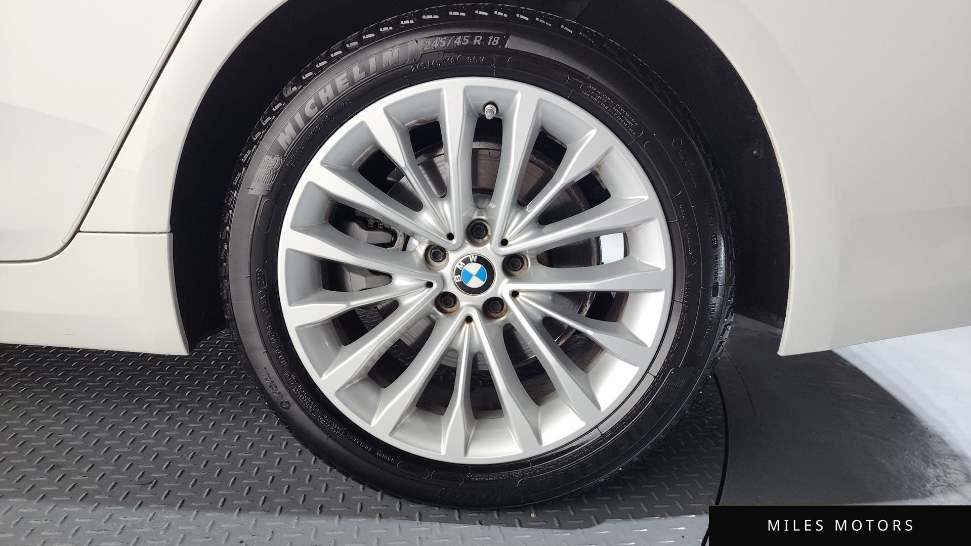 BMW 5 Series (G30) 2023 — миниатюра 7