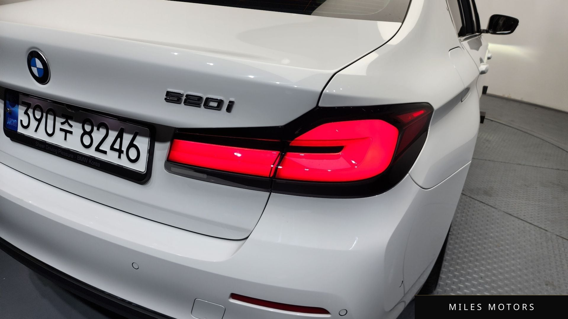 BMW 5 Series (G30) 2023 — миниатюра 9
