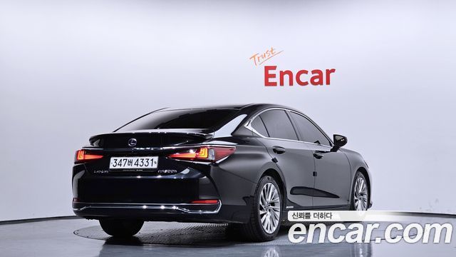 Лексус ES300h 2019 — миниатюра 2