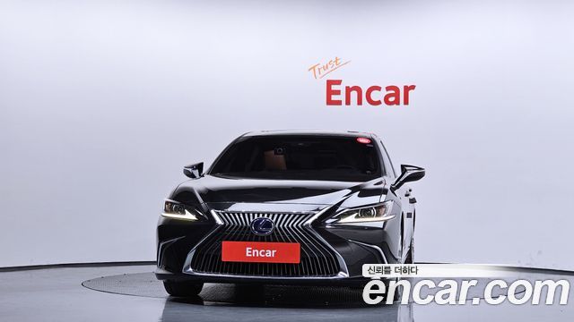 Лексус ES300h 2019 — миниатюра 3
